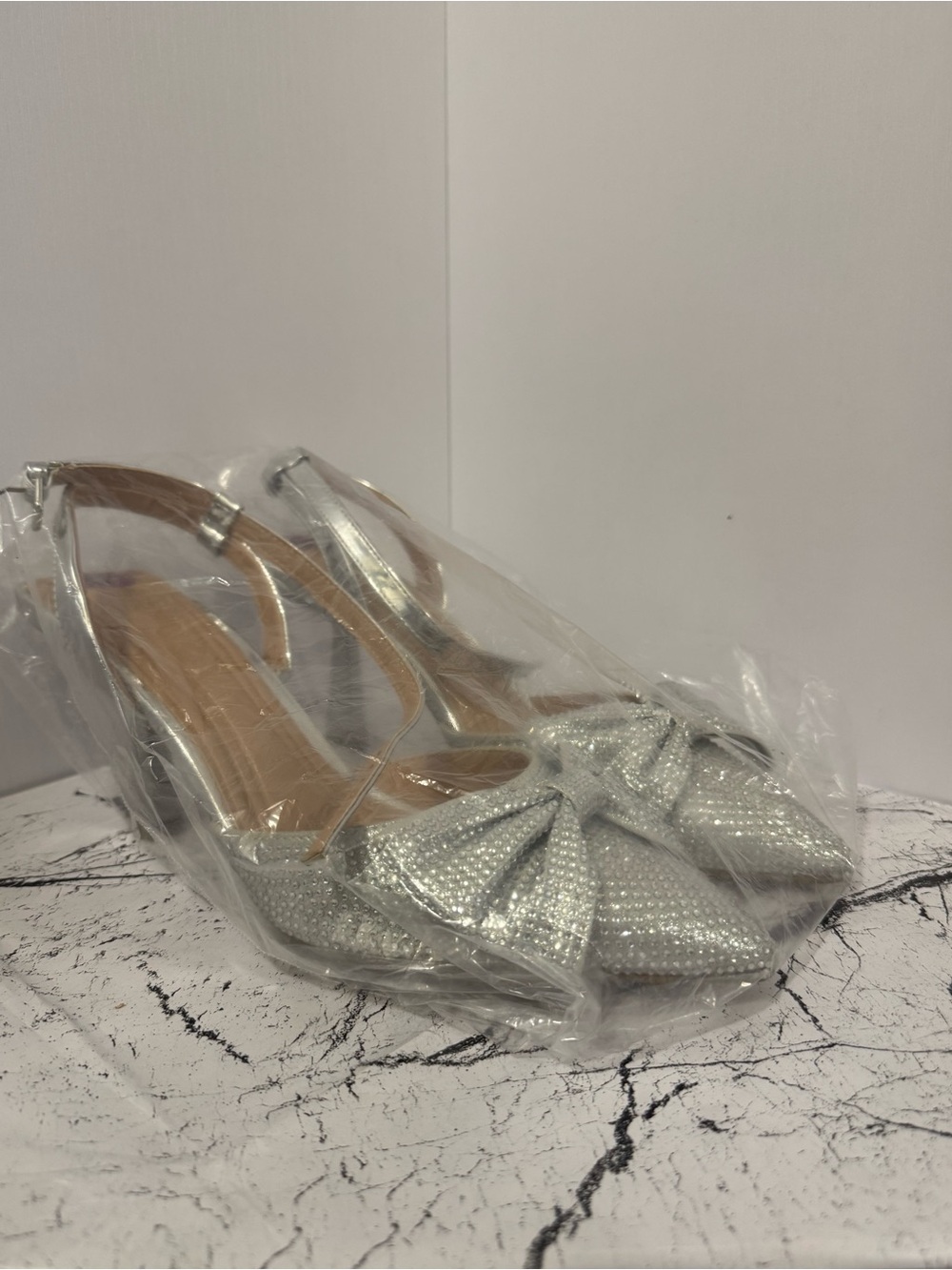 BCBGeneration Silver Rhinestone Bow Pointed Toe Slingback Heels Sz 8.5